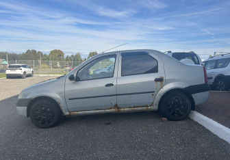 Подержанный автомобиль Renault Logan Sedan 2007 года (4 фото)
