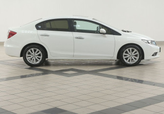 Подержанный автомобиль Honda Civic Sedan 2012 года (5 фото)