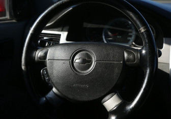Подержанный автомобиль Chevrolet Lacetti Sedan 2007 года (16 фото)