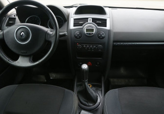 Подержанный автомобиль Renault Megane Sedan 2008 года (12 фото)