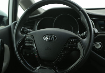 Подержанный автомобиль Kia Ceed Wagon 2018 года (16 фото)
