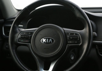 Подержанный автомобиль Kia Optima Sedan 2016 года (17 фото)