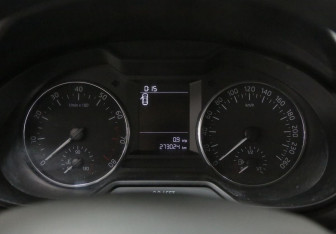 Подержанный автомобиль Skoda Octavia Liftback 2016 года (11 фото)