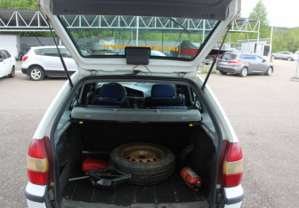 Подержанный автомобиль Fiat Palio Wagon 2000 года (16 фото)
