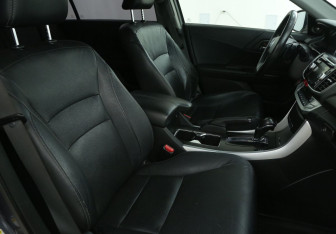 Подержанный автомобиль Honda Accord Sedan 2013 года (10 фото)