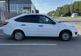 Подержанный автомобиль LADA (ВАЗ) Granta Liftback 2017 года (3 фото)