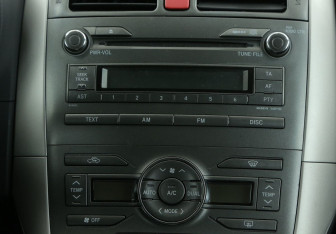 Подержанный автомобиль Toyota Auris Hatchback 2008 года (13 фото)