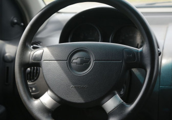 Подержанный автомобиль Chevrolet Aveo Sedan 2005 года (16 фото)