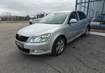 Подержанный автомобиль Skoda Octavia Liftback 2009 года (3 фото)