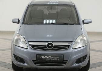 Подержанный автомобиль Opel Zafira Compactvan 2008 года (6 фото)