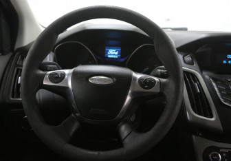 Подержанный автомобиль Ford Focus Wagon 2012 года (11 фото)