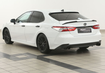 Подержанный автомобиль Toyota Camry Sedan 2018 года (2 фото)