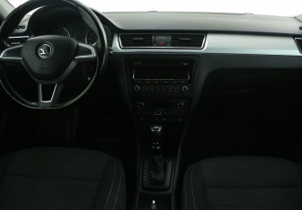Подержанный автомобиль Skoda Rapid Liftback 2014 года (12 фото)