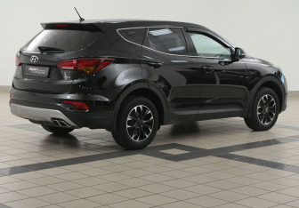 Подержанный автомобиль Hyundai Santa Fe 2016 года (4 фото)