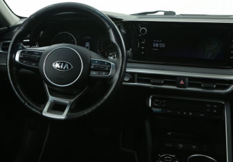 Подержанный автомобиль Kia K5 2020 года (27 фото)