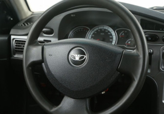 Подержанный автомобиль Daewoo Nexia Sedan 2010 года (16 фото)