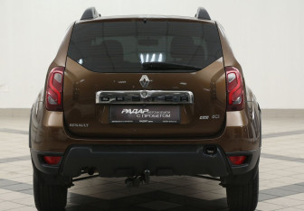 Подержанный автомобиль Renault Duster 2015 года (3 фото)