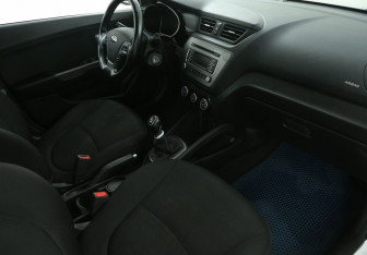 Подержанный автомобиль Kia Rio Sedan 2016 года (9 фото)