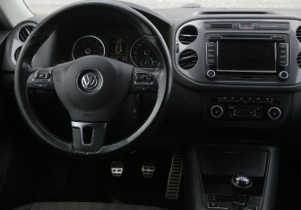 Подержанный автомобиль Volkswagen Tiguan 2012 года (14 фото)