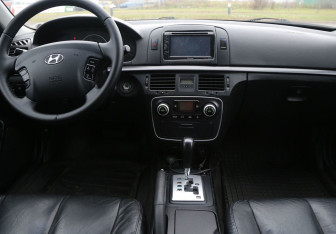 Подержанный автомобиль Hyundai Sonata 2007 года (12 фото)