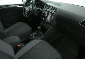 Подержанный автомобиль Volkswagen Tiguan 2017 года (9 фото)