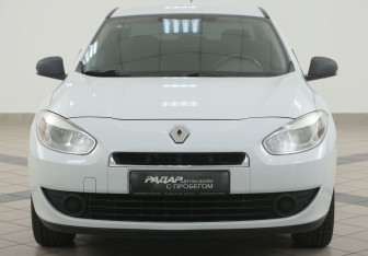 Подержанный автомобиль Renault Fluence 2012 года (6 фото)