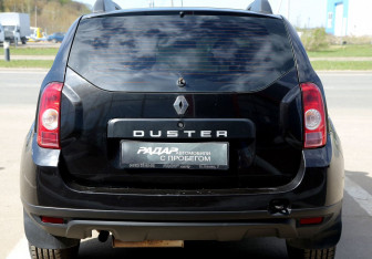 Подержанный автомобиль Renault Duster 2015 года (5 фото)