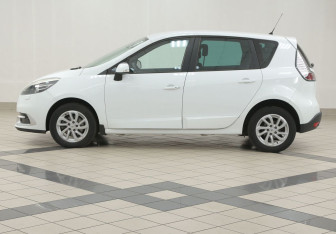 Подержанный автомобиль Renault Scenic 2012 года (7 фото)