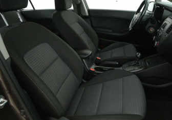 Подержанный автомобиль Kia Cerato Sedan 2015 года (10 фото)