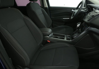 Подержанный автомобиль Ford Kuga 2017 года (10 фото)