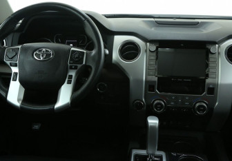Подержанный автомобиль Toyota Tundra 2020 года (14 фото)