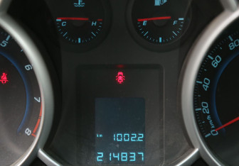 Подержанный автомобиль Chevrolet Cruze Sedan 2011 года (18 фото)