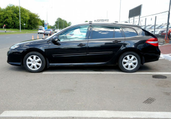 Подержанный автомобиль Renault Laguna Wagon 2008 года (8 фото)