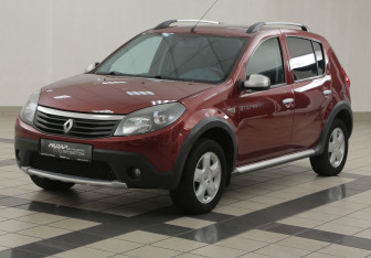 Подержанный автомобиль Renault Sandero 2014 года (8 фото)