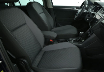 Подержанный автомобиль Volkswagen Tiguan 2017 года (10 фото)