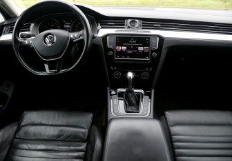 Подержанный автомобиль Volkswagen Passat Sedan 2015 года (22 фото)