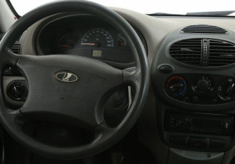 Подержанный автомобиль LADA (ВАЗ) Kalina Sedan 2006 года (14 фото)