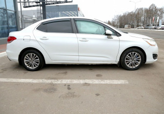 Подержанный автомобиль Citroen C4 Sedan 2013 года (7 фото)