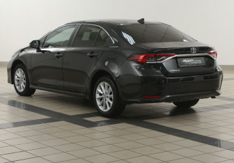 Подержанный автомобиль Toyota Corolla Sedan 2021 года (2 фото)