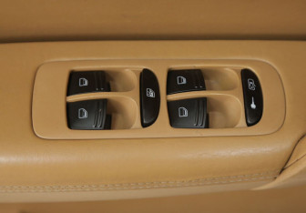 Подержанный автомобиль Porsche Cayenne 2004 года (17 фото)