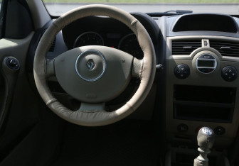 Подержанный автомобиль Renault Megane Sedan 2007 года (14 фото)