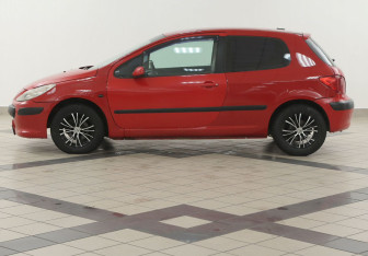 Подержанный автомобиль Peugeot 307 Hatchback 2006 года (7 фото)