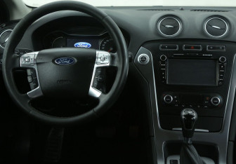 Подержанный автомобиль Ford Mondeo Sedan 2011 года (14 фото)