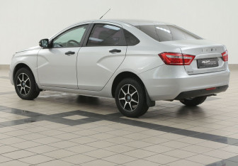 Подержанный автомобиль LADA (ВАЗ) Vesta Sedan 2016 года (2 фото)