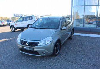 Подержанный автомобиль Renault Sandero 2011 года (3 фото)