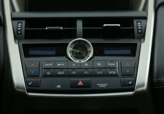 Подержанный автомобиль Lexus NX 2017 года (13 фото)