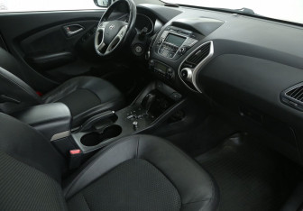 Подержанный автомобиль Hyundai ix35 2013 года (9 фото)