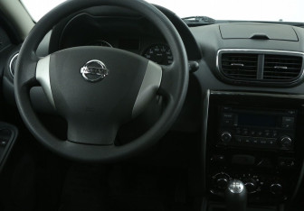 Подержанный автомобиль Nissan Terrano 2014 года (14 фото)