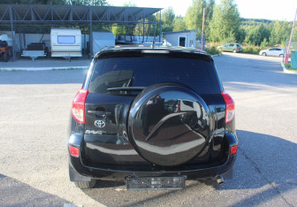 Подержанный автомобиль Toyota RAV4 2007 года (5 фото)
