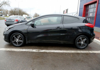 Подержанный автомобиль Kia Ceed Hatchback 2013 года (8 фото)